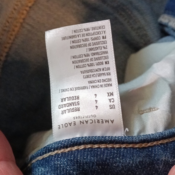 American Eagle Distressed Jeans ❤️❤️❤️ - Picture 3 of 7
